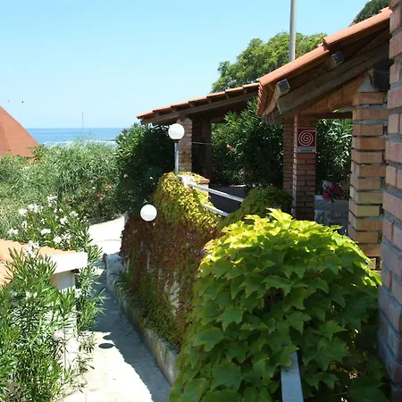 Villaggio Formicoli * Santa Domenica (Vibo Valentia)