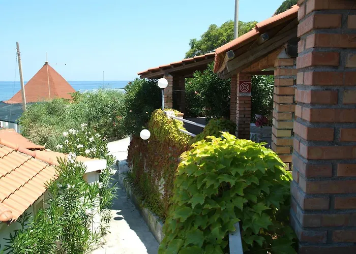 Villaggio Formicoli * Santa Domenica (Vibo Valentia)